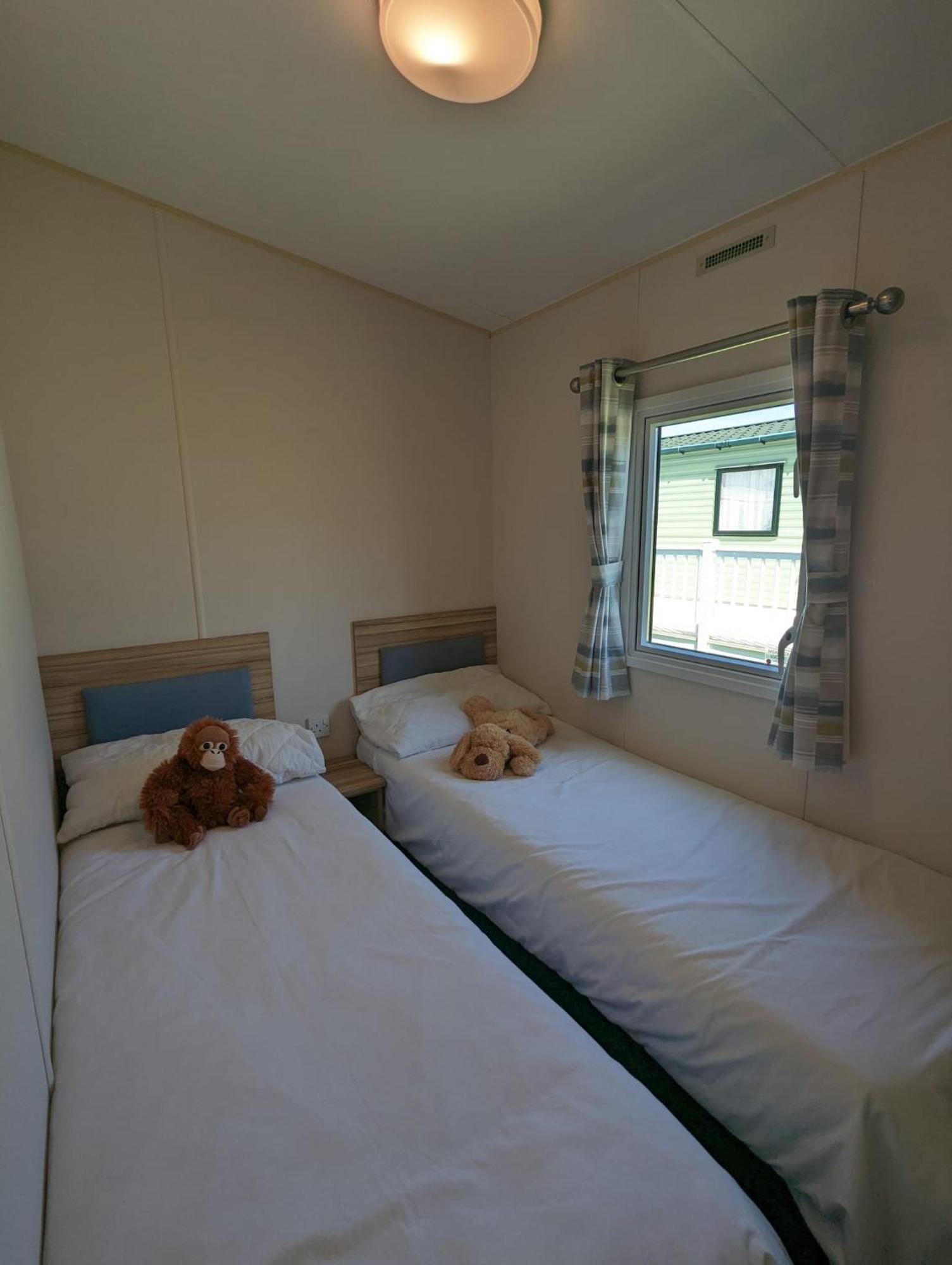 Lovely Bright Modern Caravan Swanage On Peaceful And Tranquil Holiday Park Екстер'єр фото