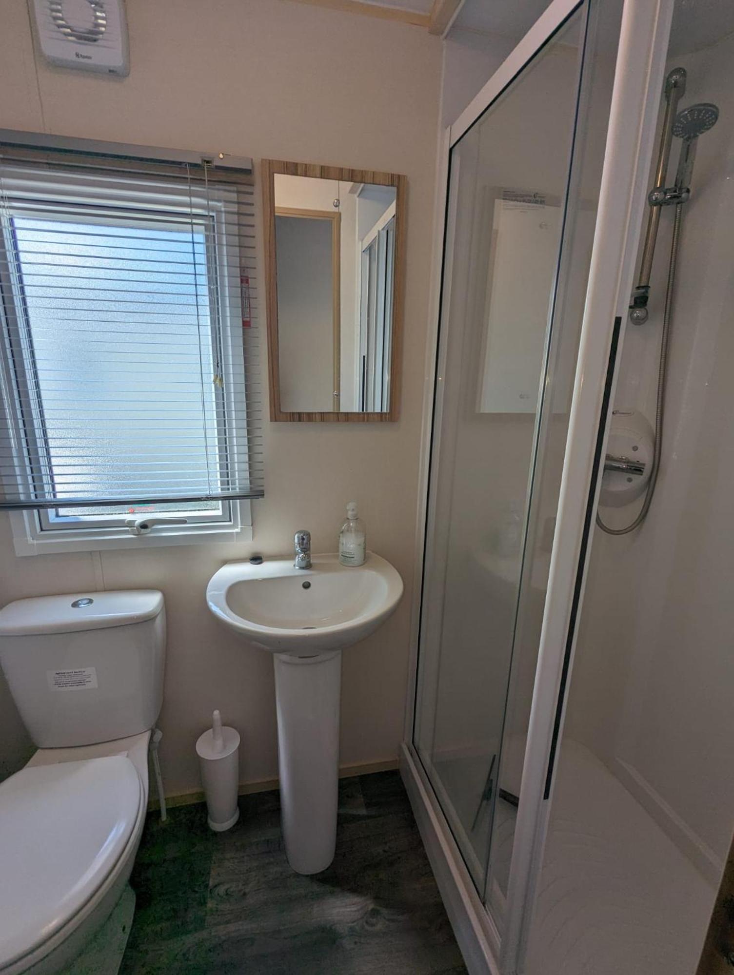 Lovely Bright Modern Caravan Swanage On Peaceful And Tranquil Holiday Park Екстер'єр фото