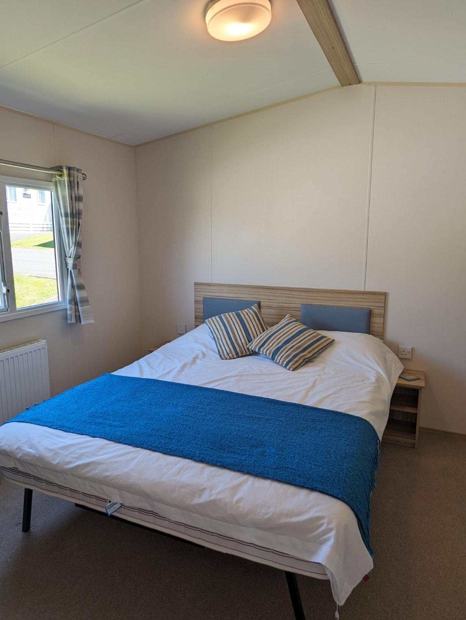 Lovely Bright Modern Caravan Swanage On Peaceful And Tranquil Holiday Park Екстер'єр фото