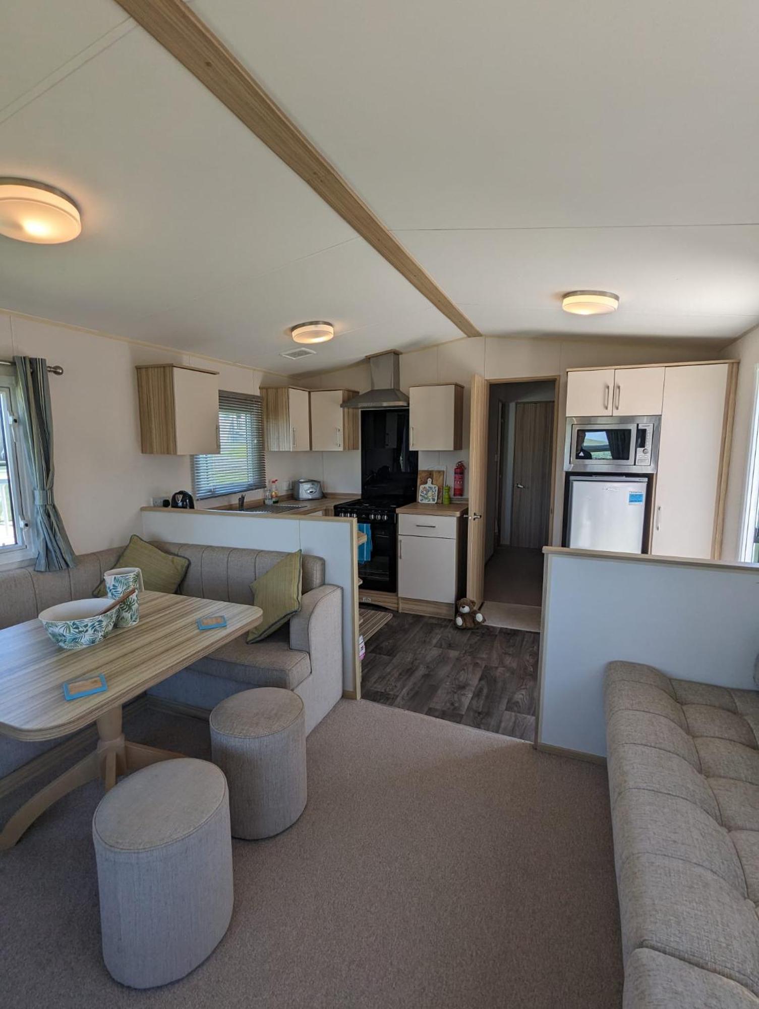 Lovely Bright Modern Caravan Swanage On Peaceful And Tranquil Holiday Park Екстер'єр фото