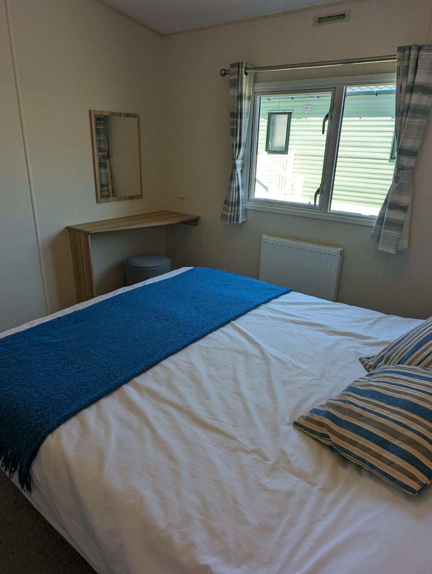 Lovely Bright Modern Caravan Swanage On Peaceful And Tranquil Holiday Park Екстер'єр фото