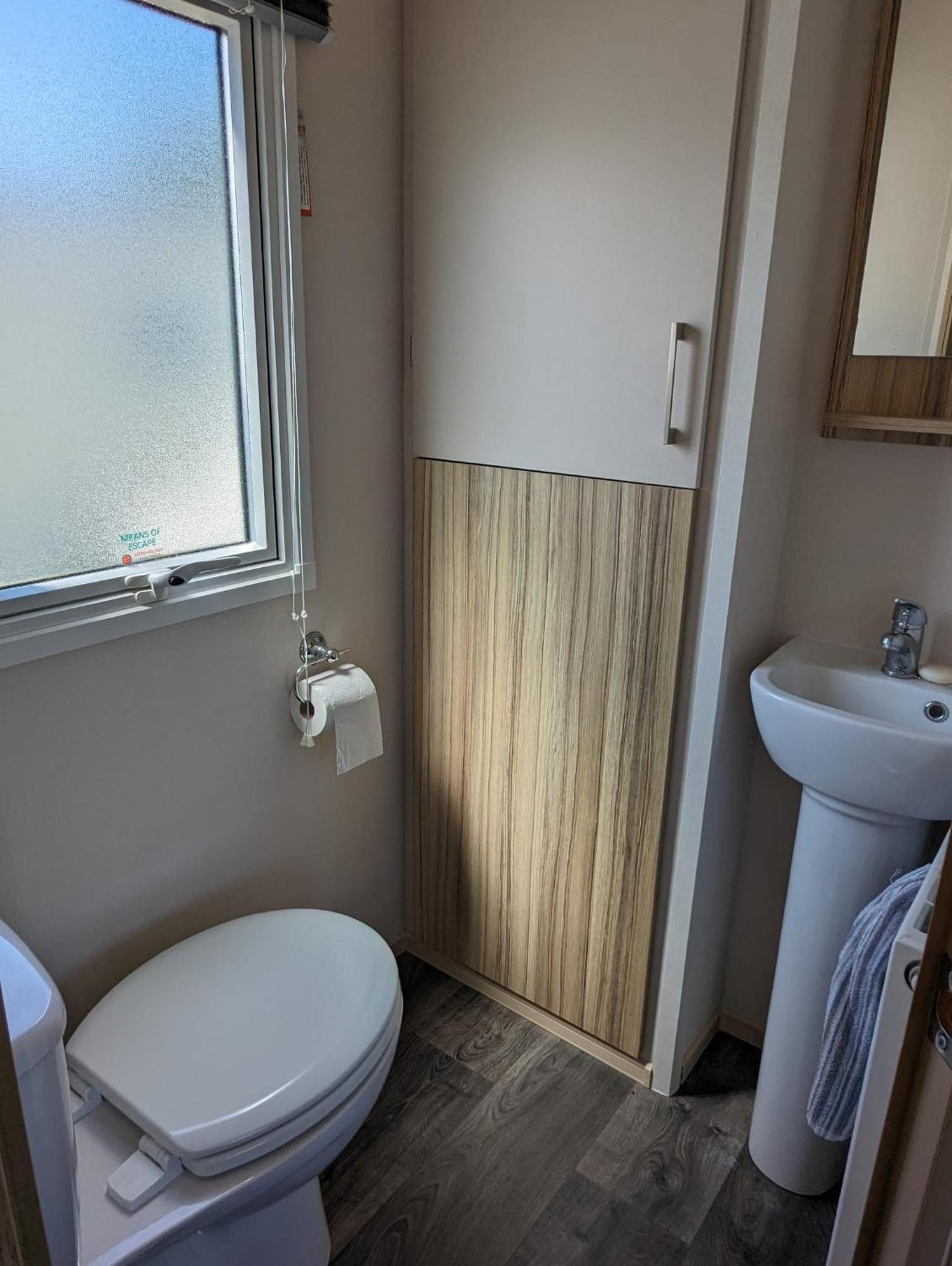 Lovely Bright Modern Caravan Swanage On Peaceful And Tranquil Holiday Park Екстер'єр фото