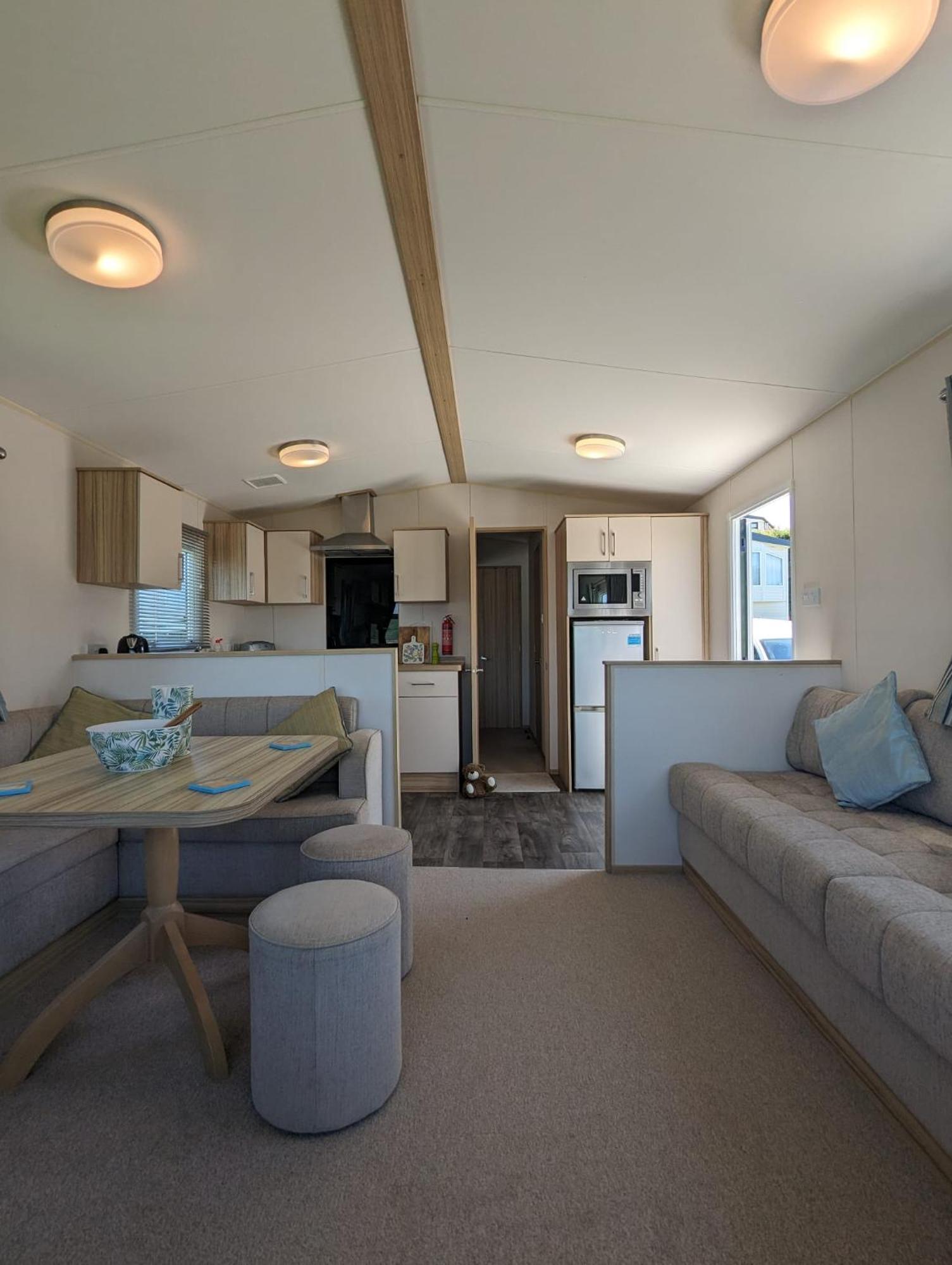 Lovely Bright Modern Caravan Swanage On Peaceful And Tranquil Holiday Park Екстер'єр фото