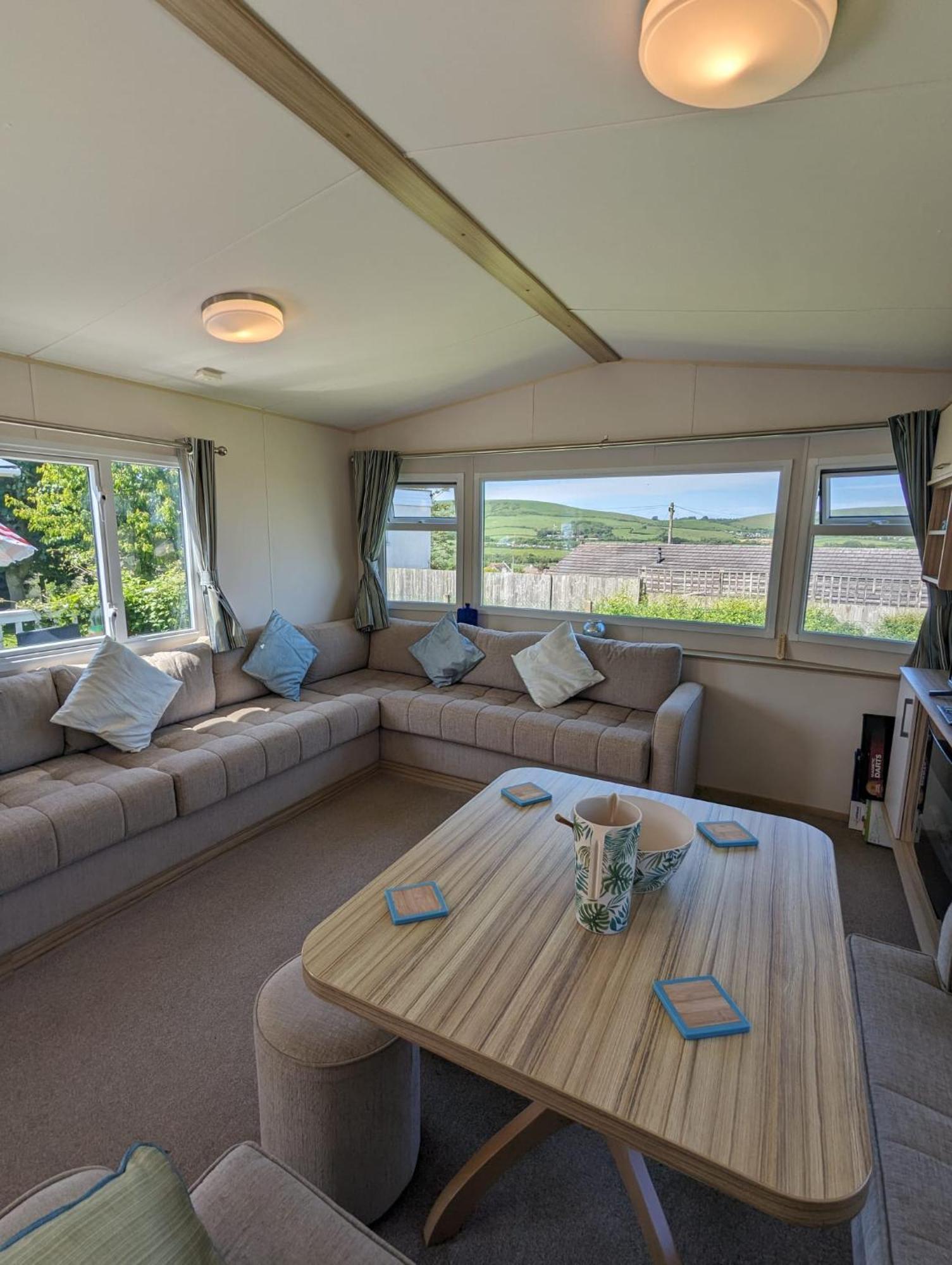 Lovely Bright Modern Caravan Swanage On Peaceful And Tranquil Holiday Park Екстер'єр фото